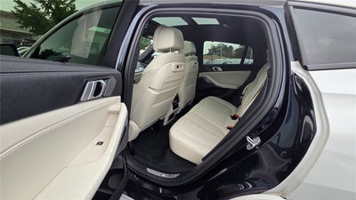2022 BMW x6 Base