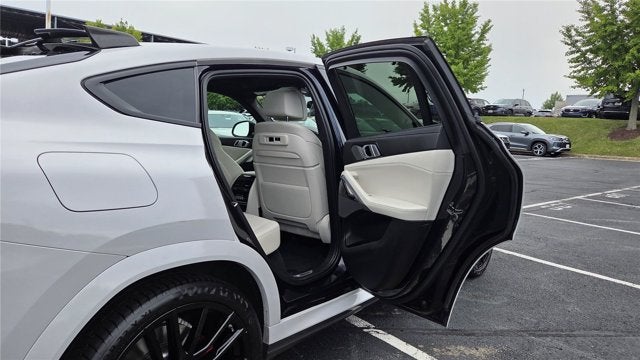 2022 BMW x6 Base